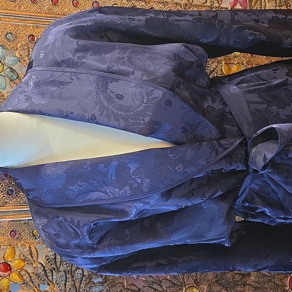Victoria's Secret Blue Satin Jaquard Robe with Shawl Collar - Picture 3 of 10